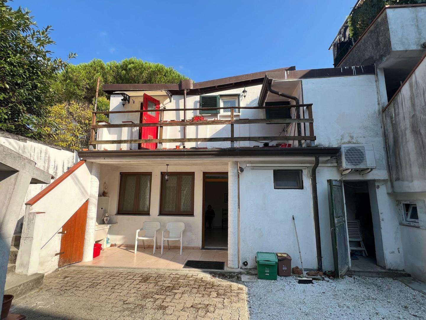 Palazzo - Stabile Via Felice Cavallotti,  33, Massa