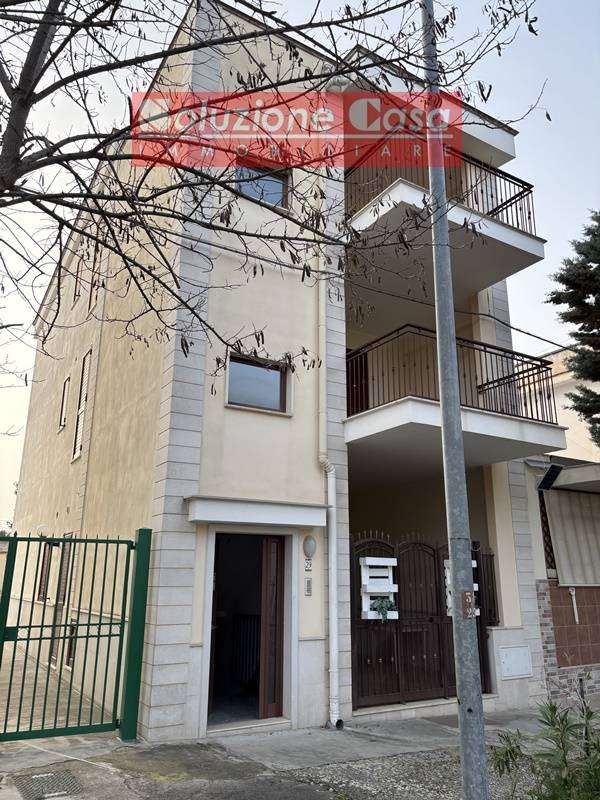 Appartamento Montegrosso, via dei combattenti, Andria