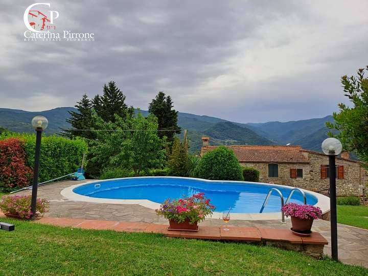 Villa frazione Vicorati snc, Dicomano