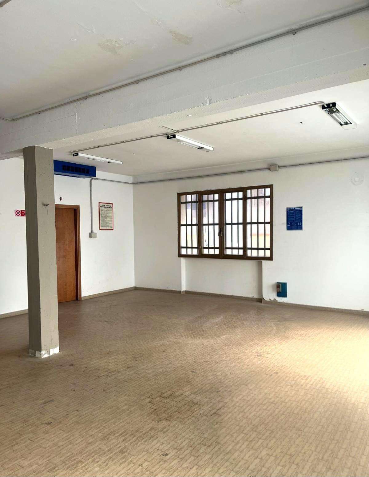 Locale commerciale Via Scotellaro,, Castelfranco di Sotto