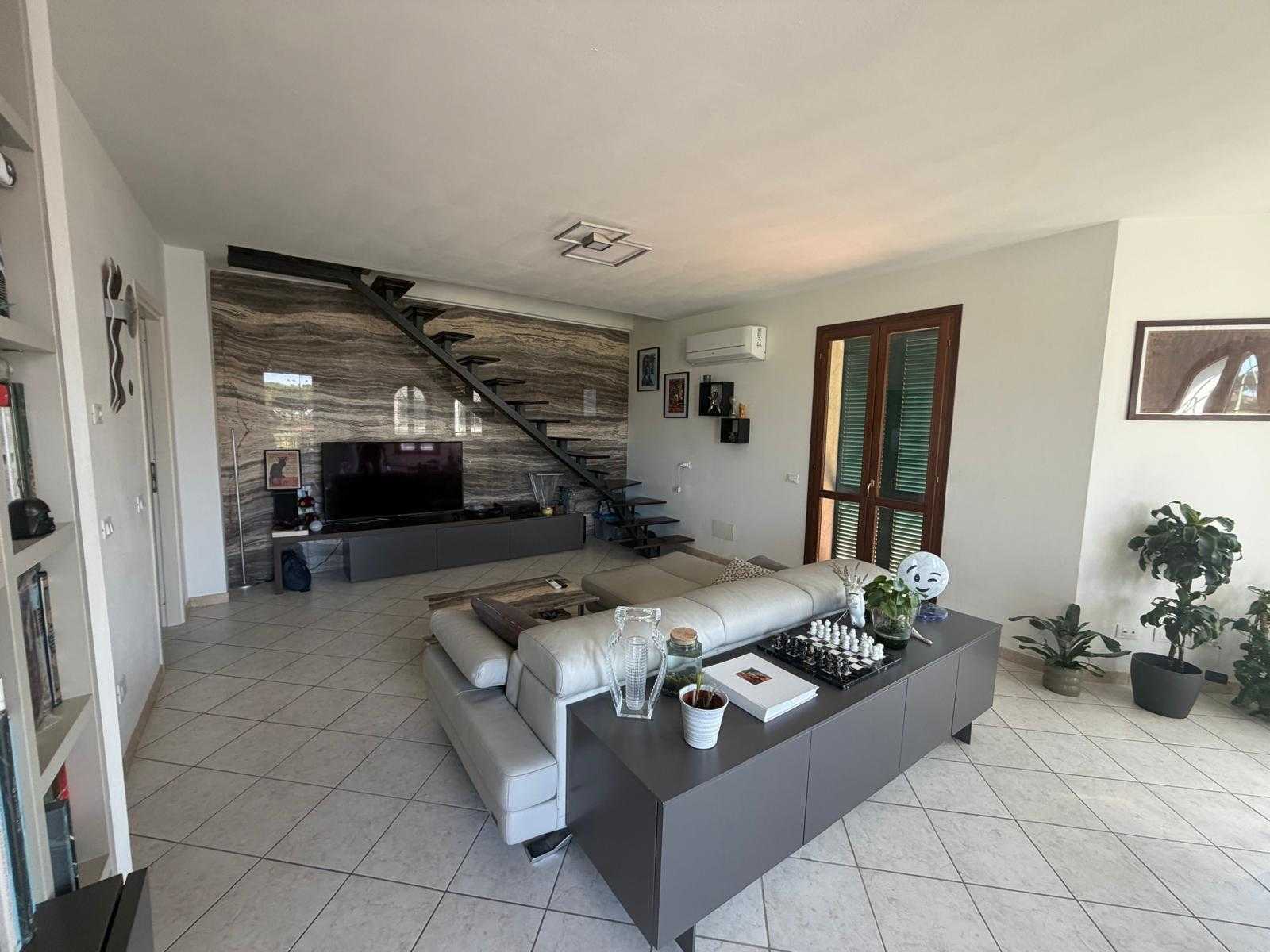 Porzione di casa Via Larga, Luni