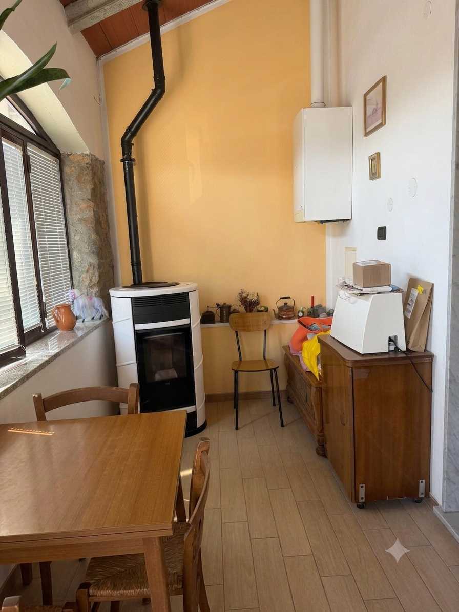Porzione di casa Via Palvotrisia, Castelnuovo Magra