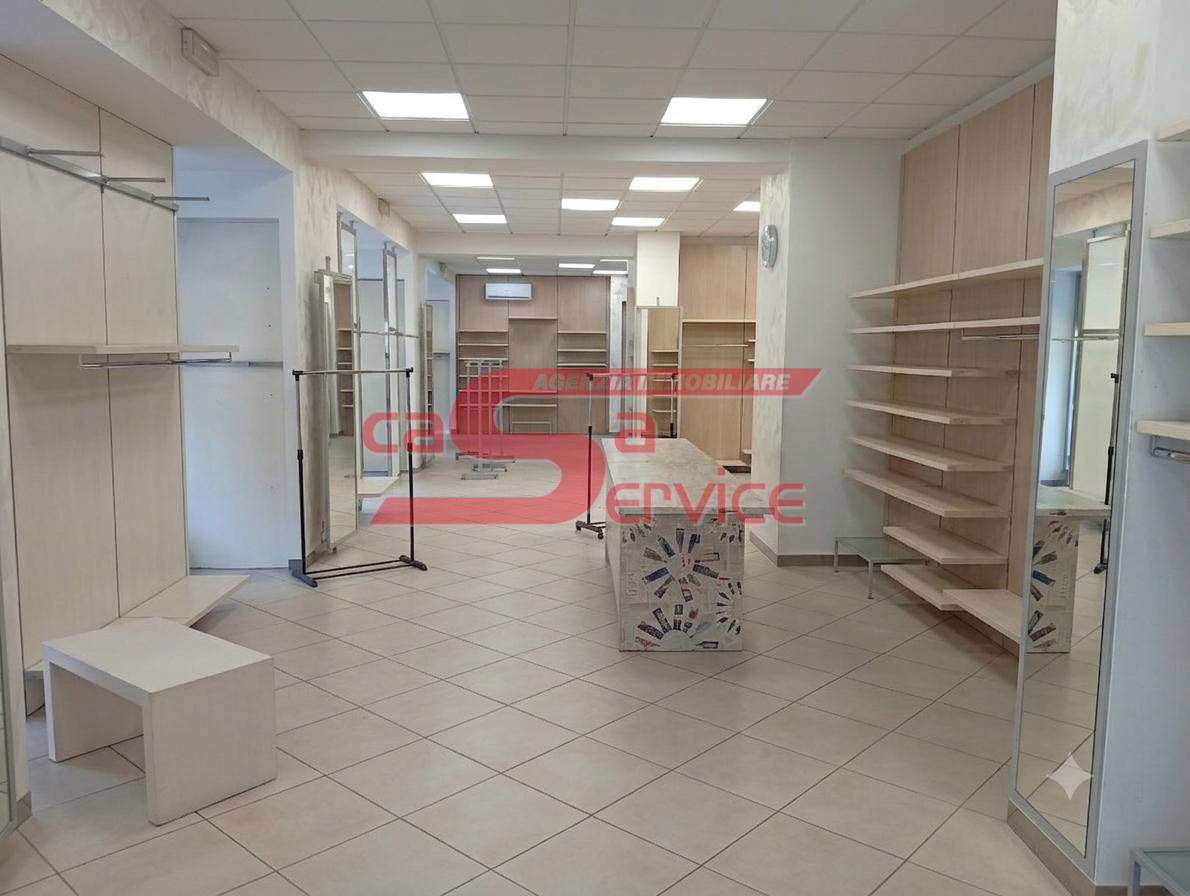 Negozio Via Cesare Battisti,, Monsummano Terme