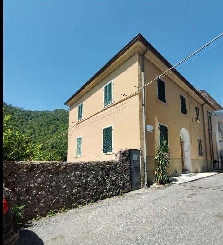 Casa Bi - Trifamiliare V. Gragnana,  48, Carrara