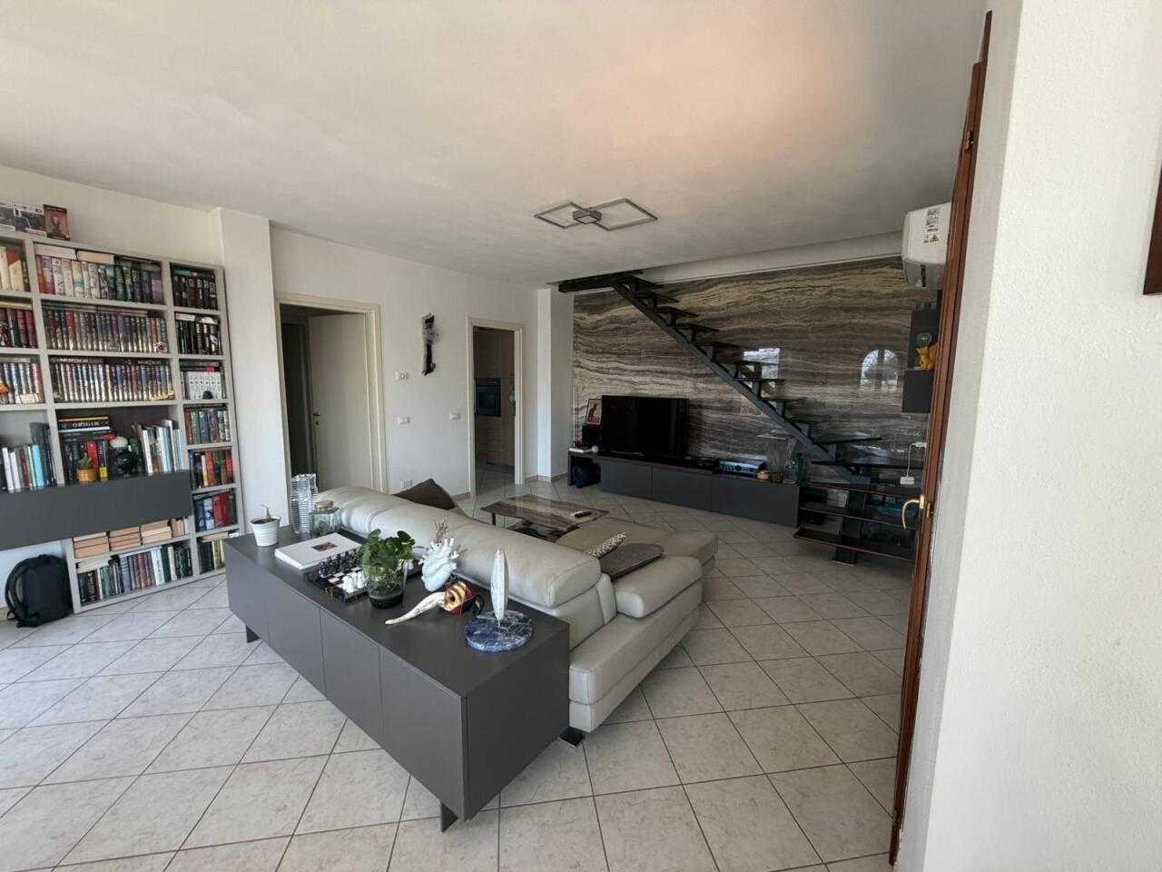 Porzione di casa Via Larga, Luni