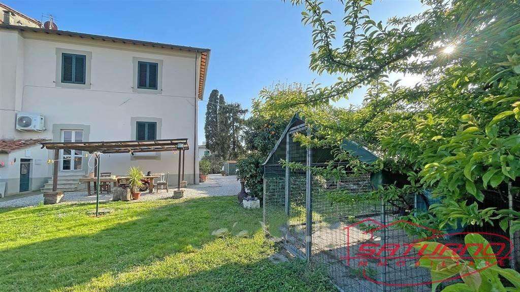 Casa Bi - Trifamiliare San Pietro A Vico,  55100, Lucca