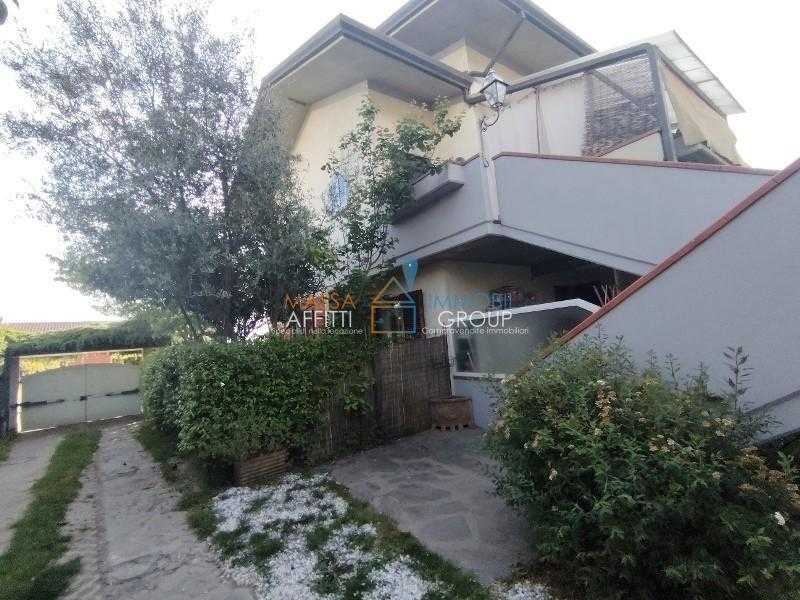 Porzione di casa Via Romana, Massa