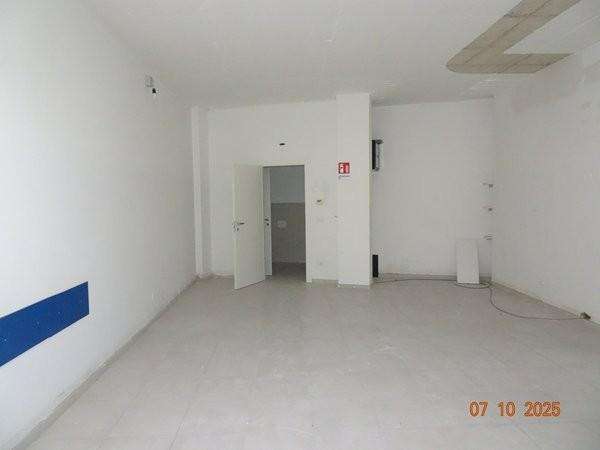 Negozio Via Napoleone Leumann, , 098 Rivoli TO, Italia 10, Rivoli