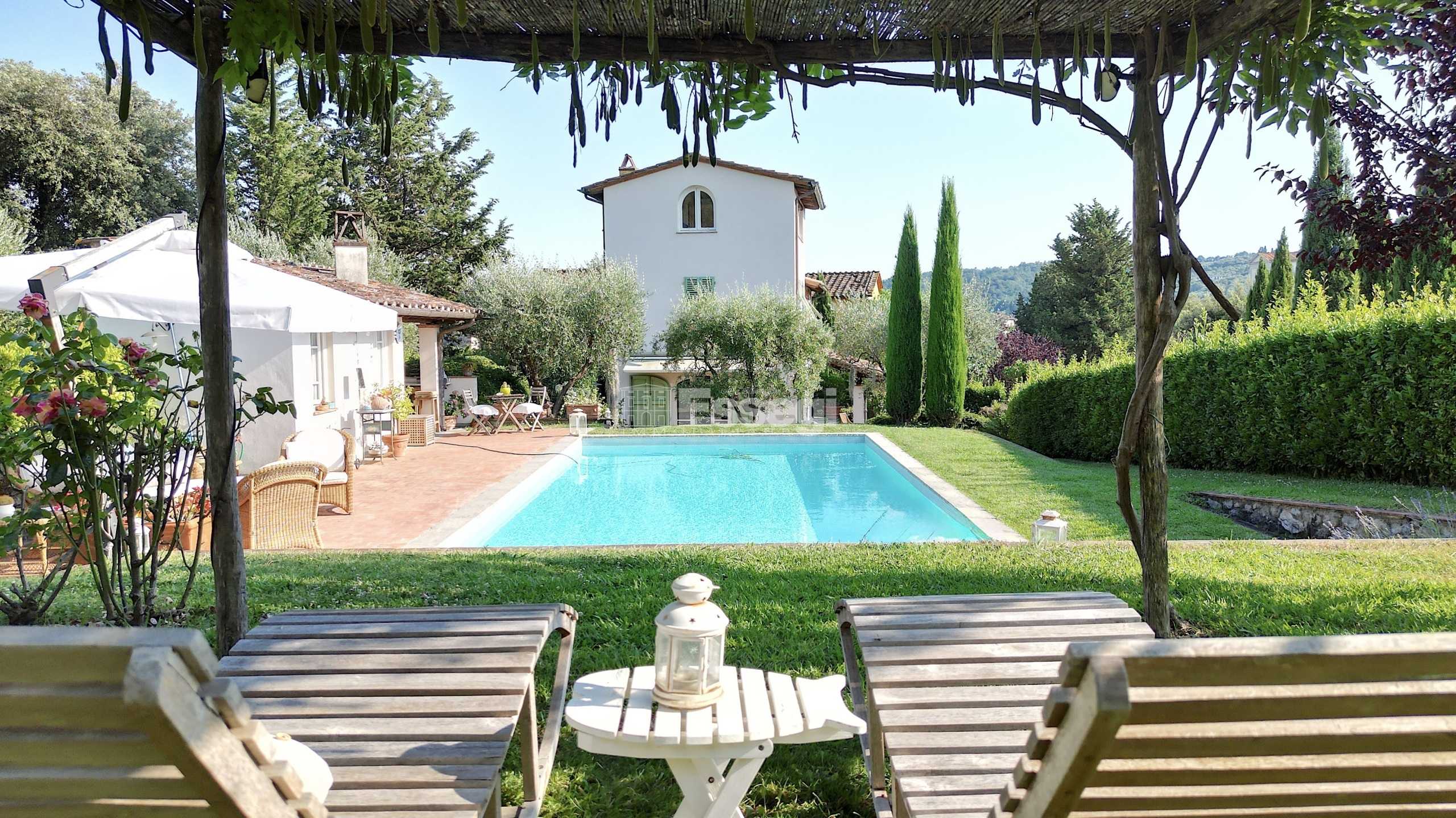 Casa indipendente via delle vigne, Lucca