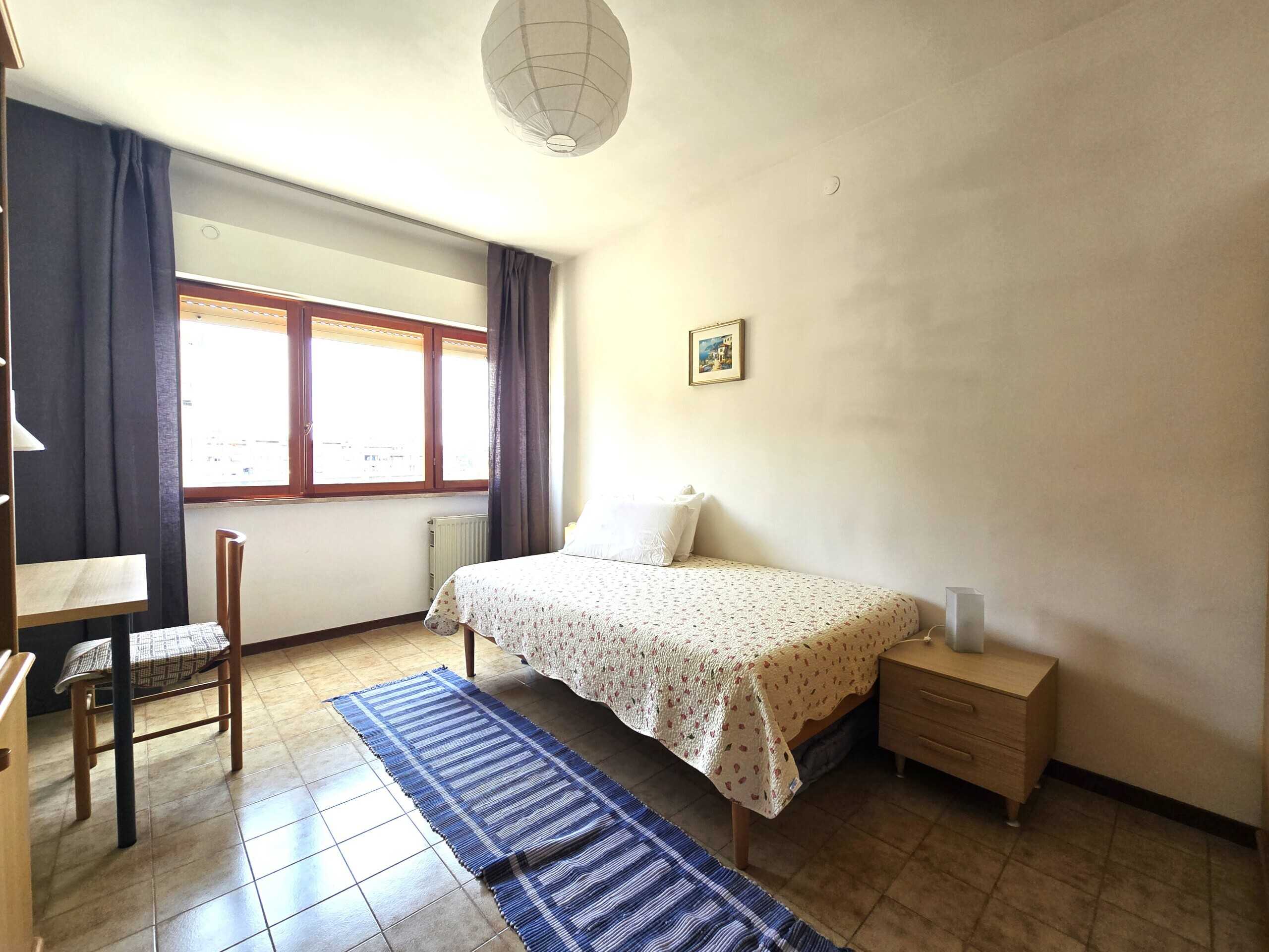 In camera singola Viale Lina Cavalieri, Roma
