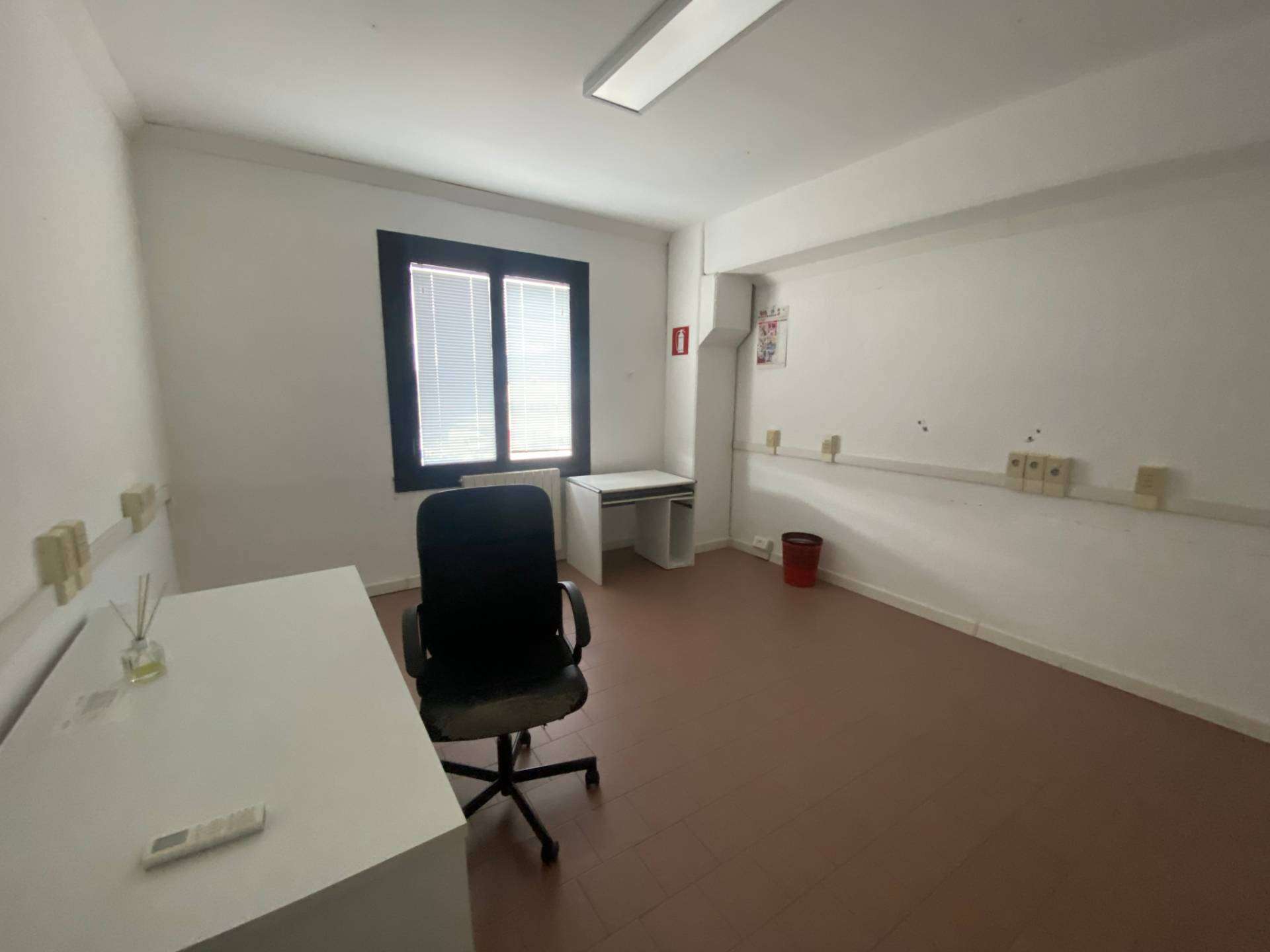 Ufficio via tegulaia15, Pisa