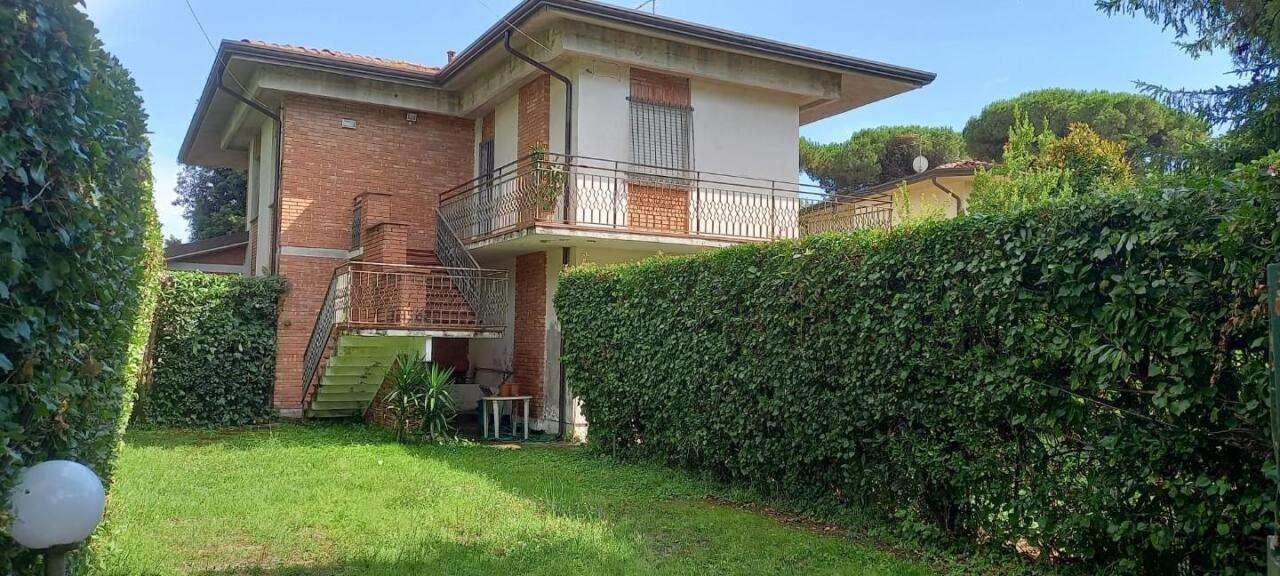 Casa Bi - Trifamiliare, Massa