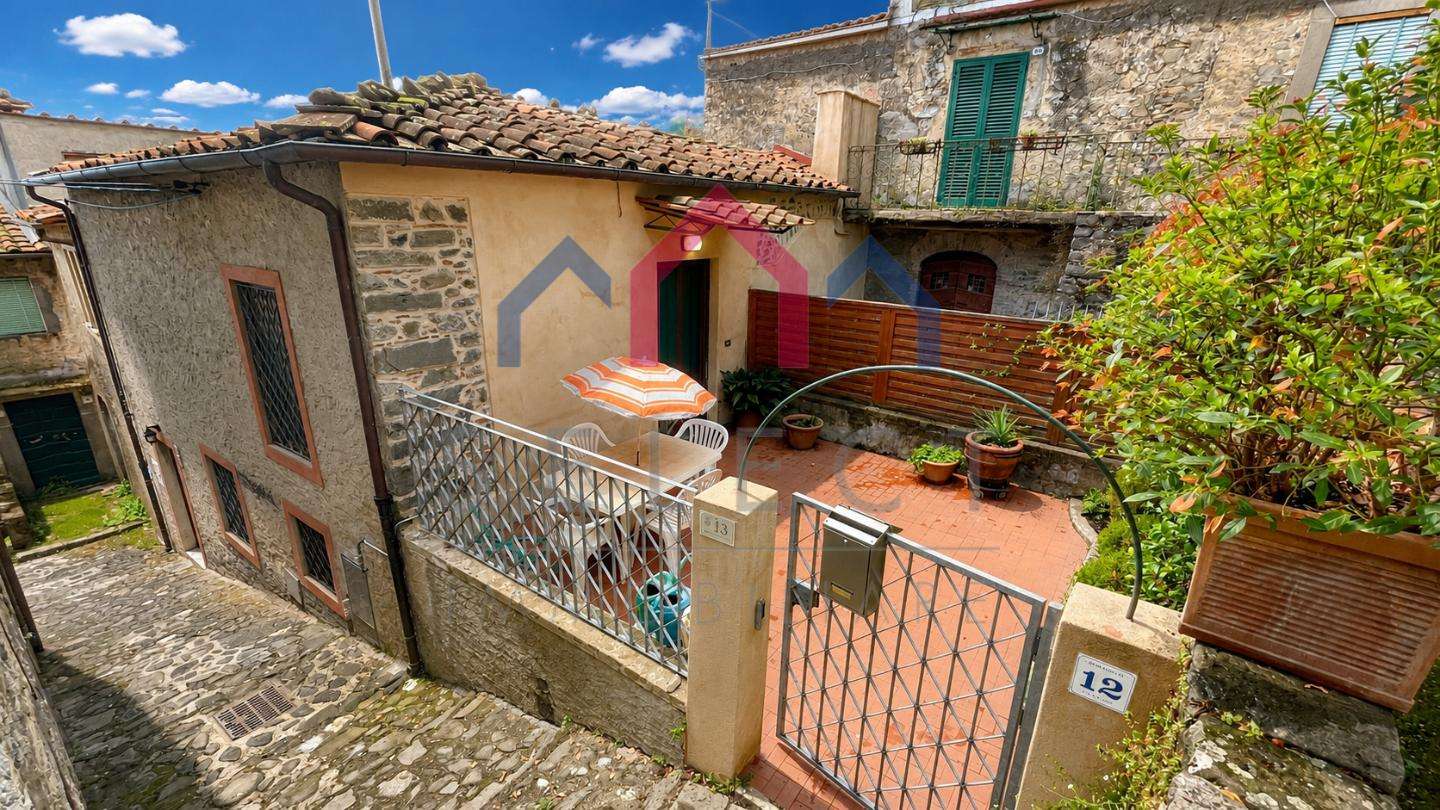 Palazzo - Stabile Località Villa a Roggio,, Pescaglia