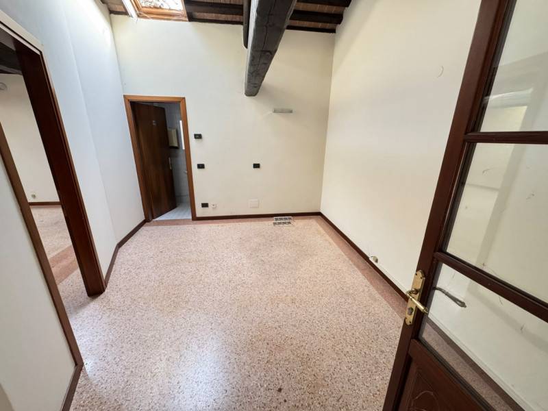 Negozio Camposampiero, Camposampiero