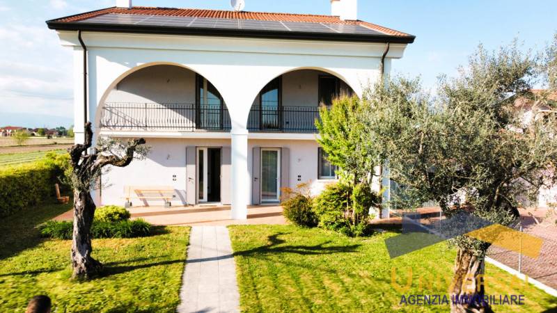 Casa indipendente Camposampiero, Camposampiero