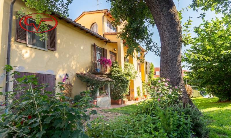 Villa, Montevarchi