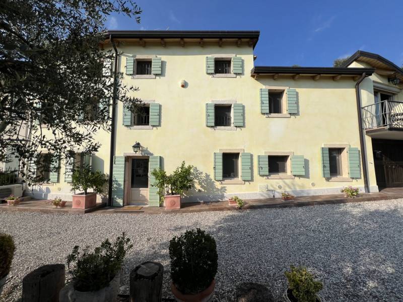 Rustico Mezzane di Sotto, Mezzane di Sotto