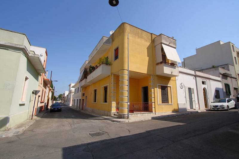 Casa Bi - Trifamiliare Parabita - Centro, Parabita