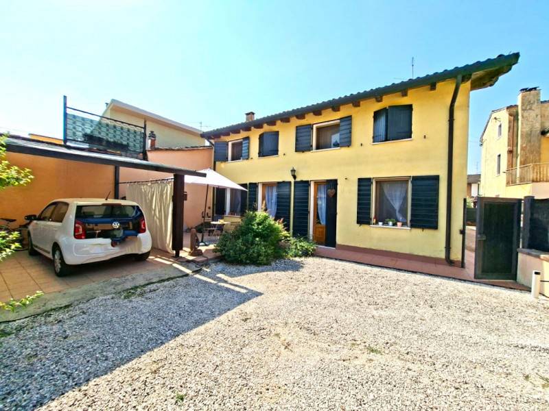 Casa Bi - Trifamiliare Quaderni, Villafranca di Verona