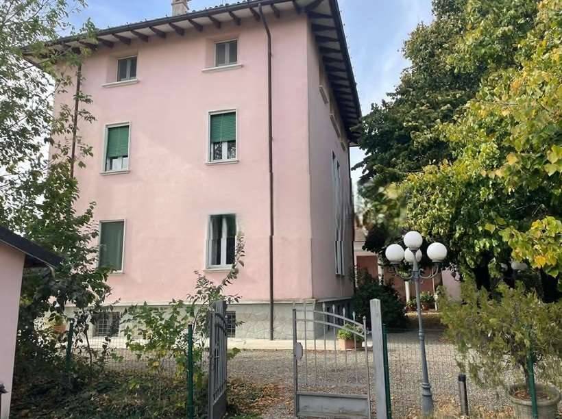 Villa, Castel San Giovanni