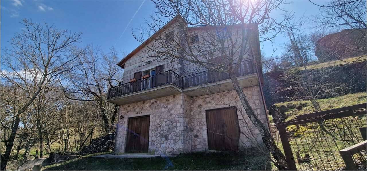 Casa indipendente, Giano dell'Umbria