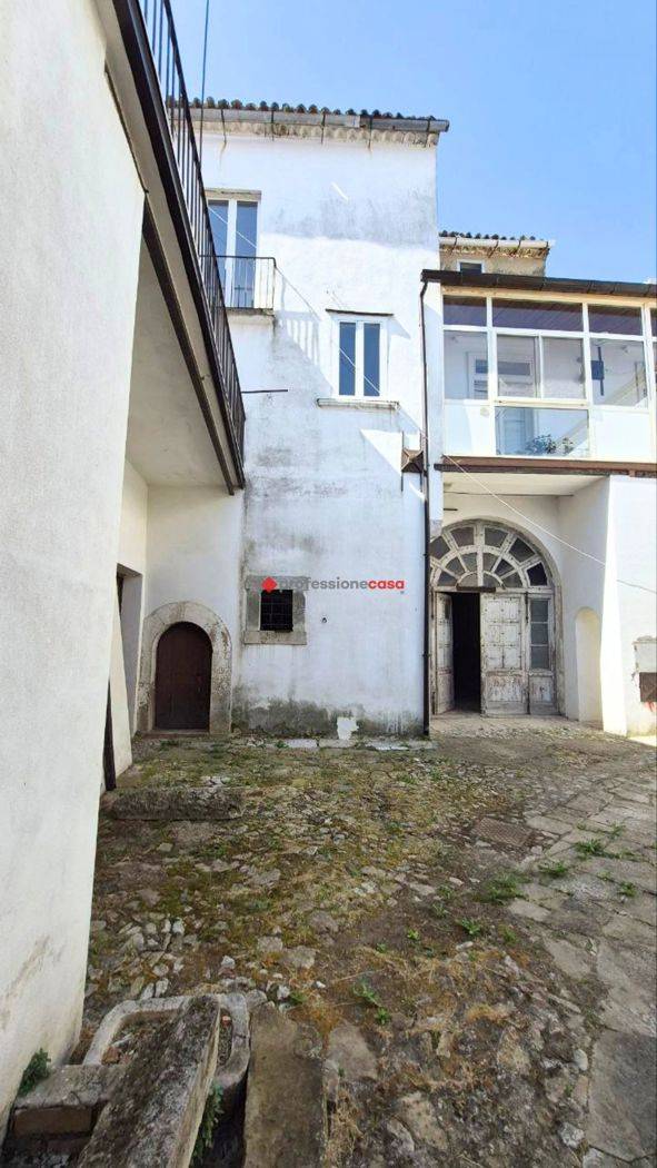 Palazzo - Stabile, Deliceto