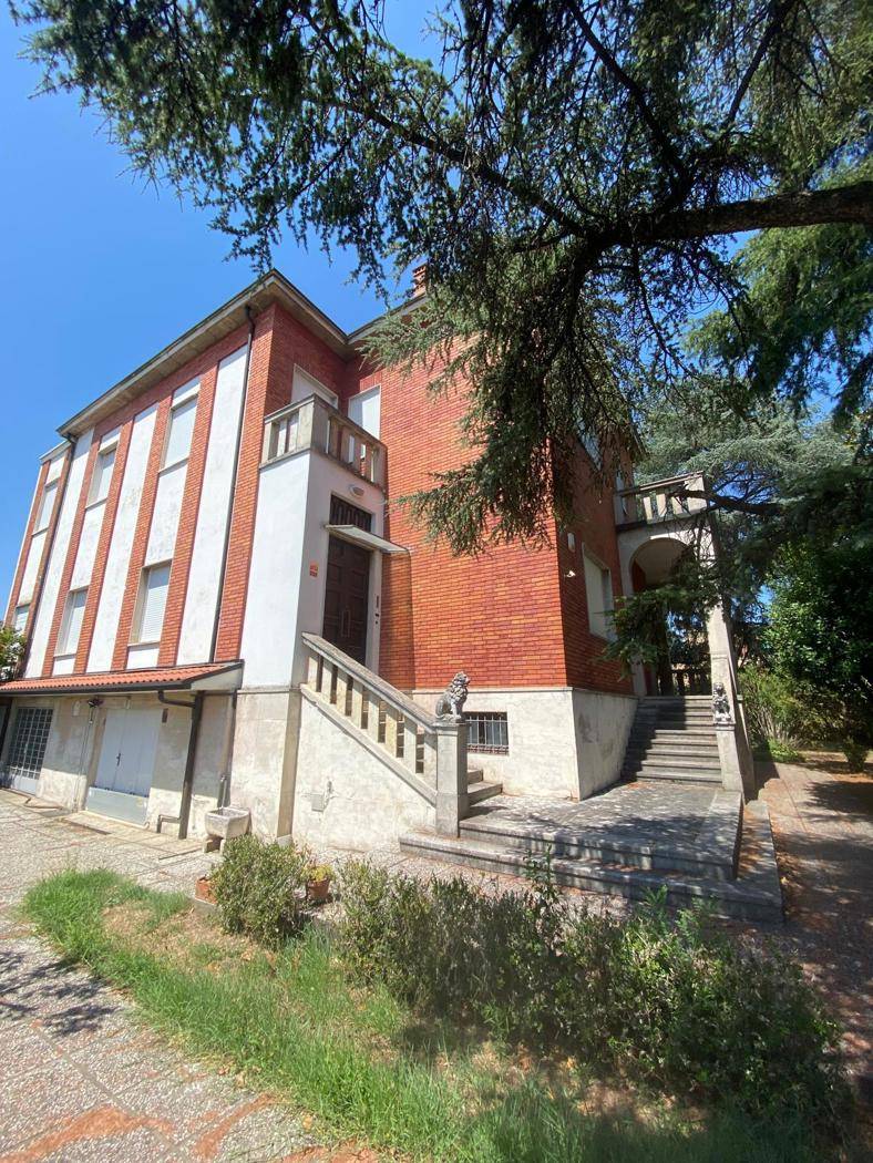 Villa, Russi