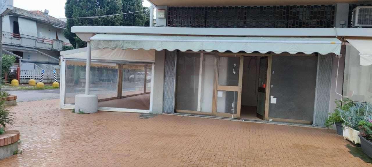 Locale commerciale Via Magliano,  31, Massa