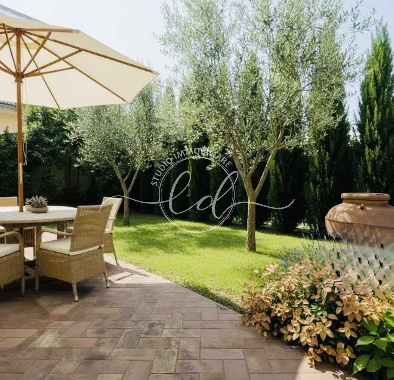 Casa indipendente Via Sarzanese, Camaiore