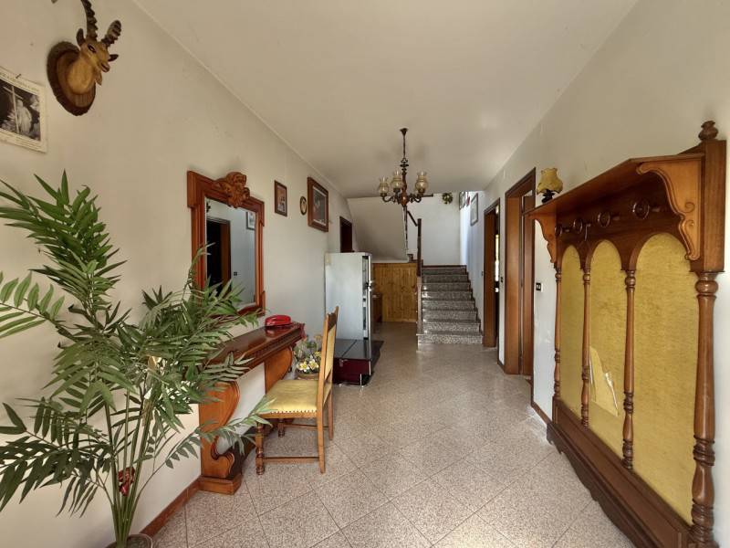Casa indipendente, Este