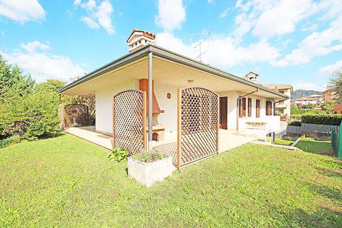 Villa via ippolito nievo, Mozzo
