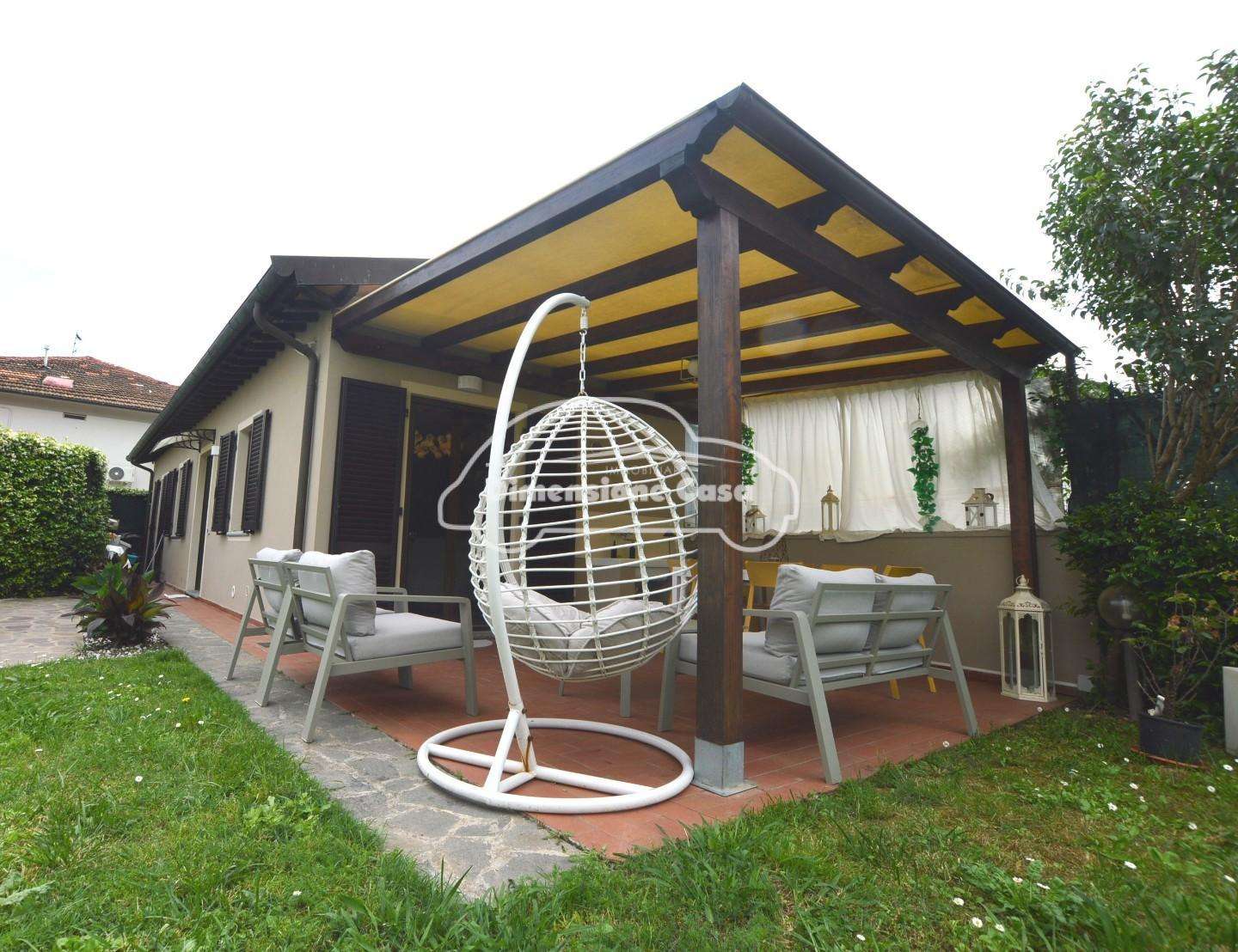 Villa Via Lombarda Lammari,  189, Capannori
