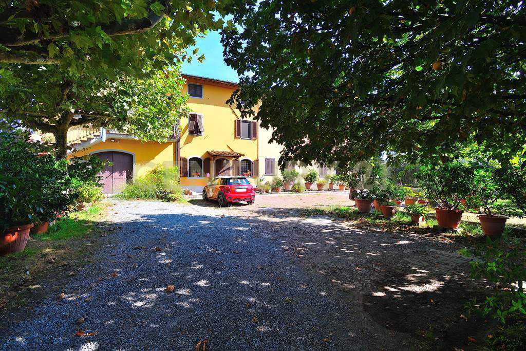 Casa indipendente Via Diaccio, Lucca