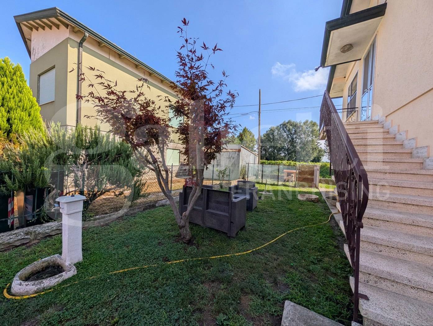Casa indipendente, Cona