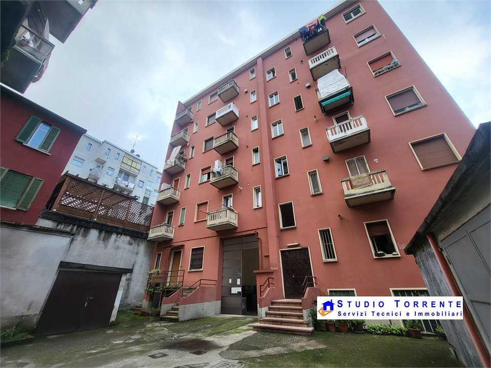 Magazzino - Deposito Via Piattoli, Milano