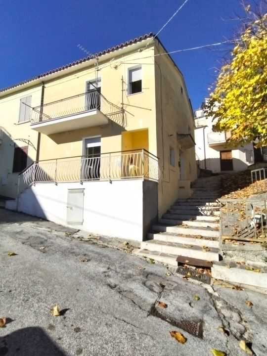 Villa via del carmine, Montebello di Bertona