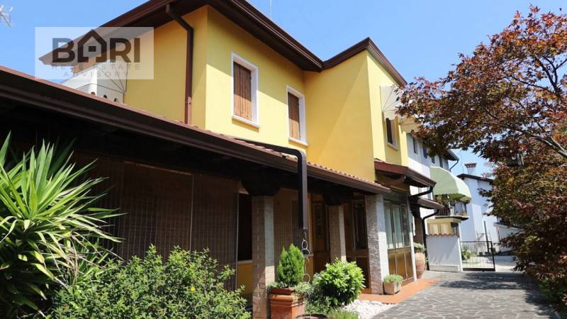 Casa Bi - Trifamiliare Vallenoncello, Pordenone