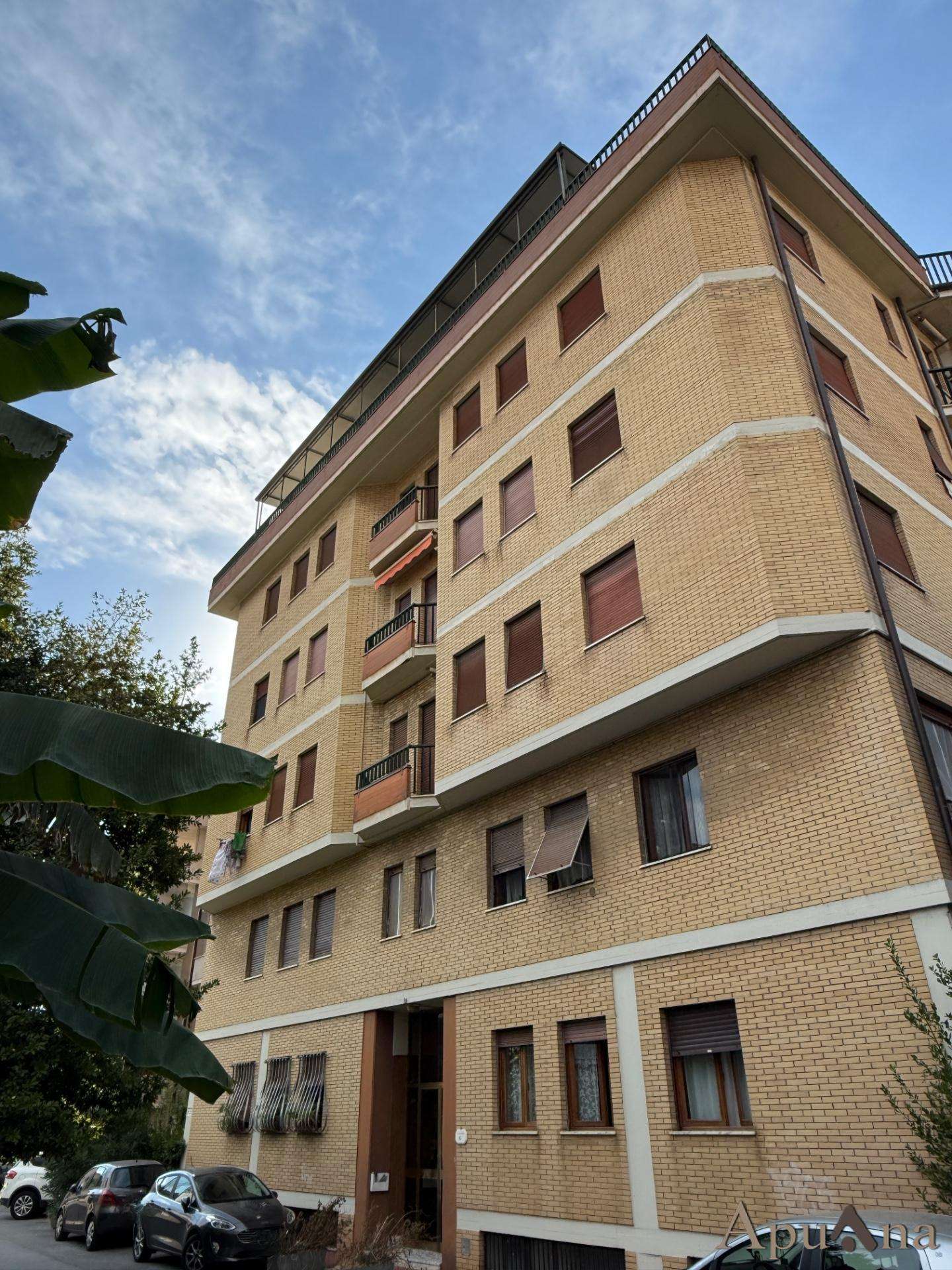 Appartamento Via Giovanni Pascoli,  16, Massa