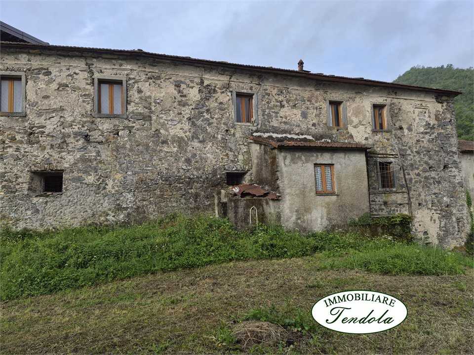 Casa Bi - Trifamiliare ortigaro, Tresana