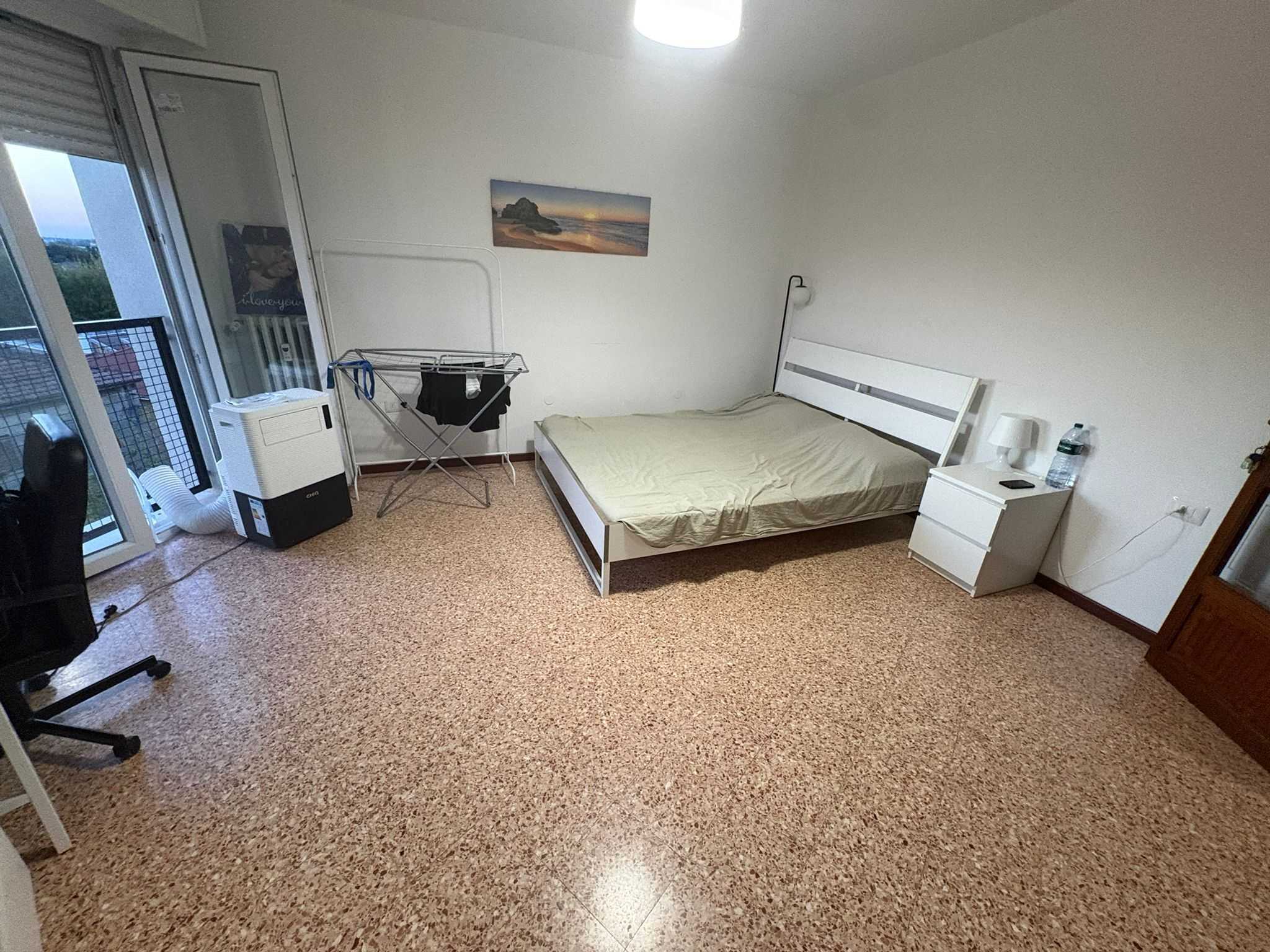 In camera singola Viale Piacenza, Parma