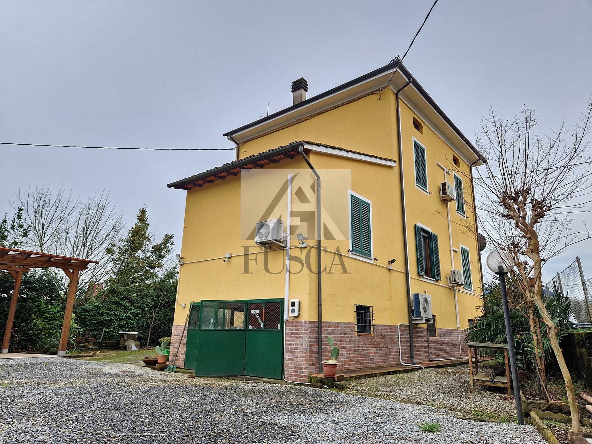 Casa indipendente Via delle Gavine, Lucca