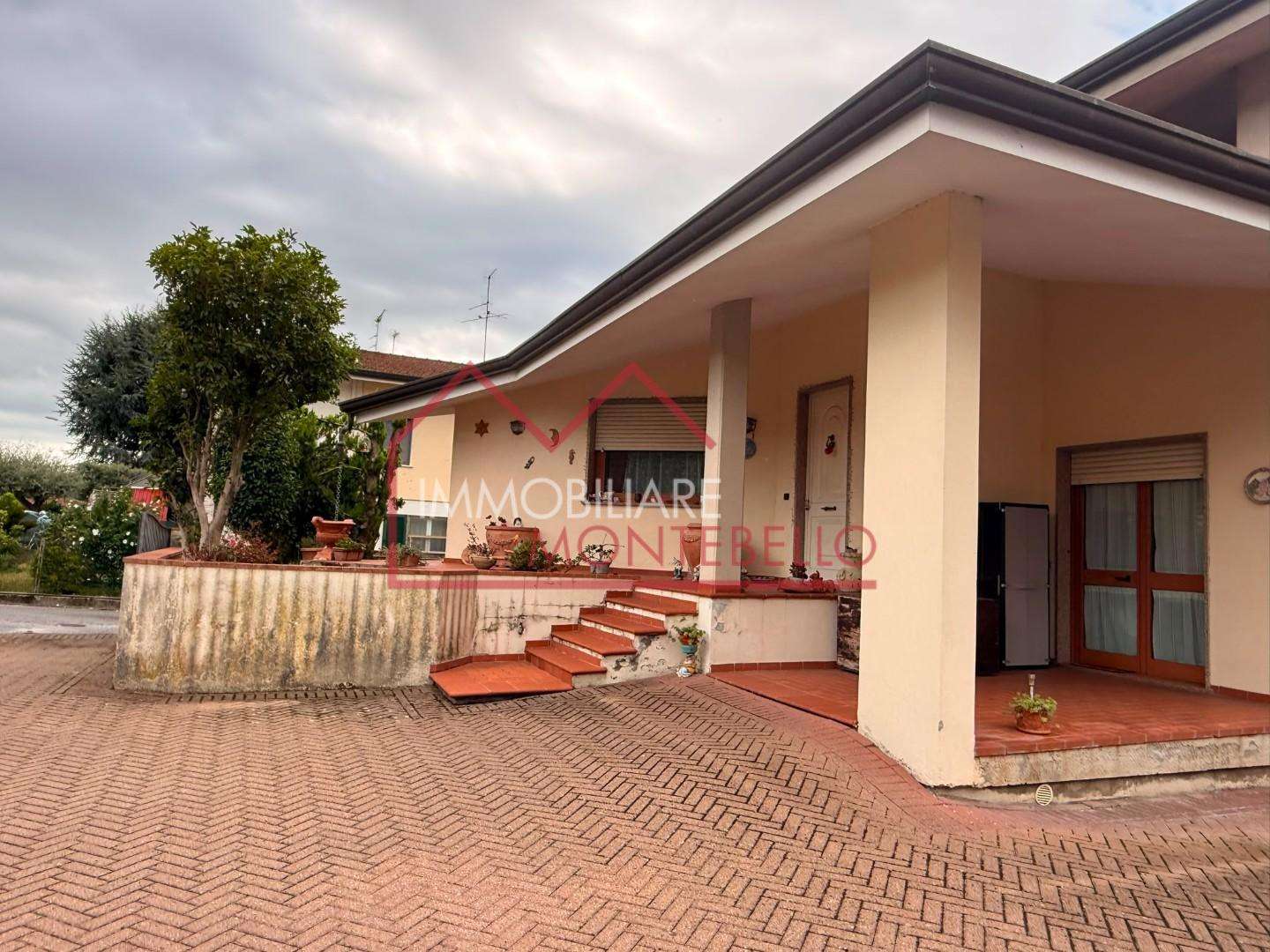 Casa Bi - Trifamiliare Massarosa LU,  55054, Massarosa