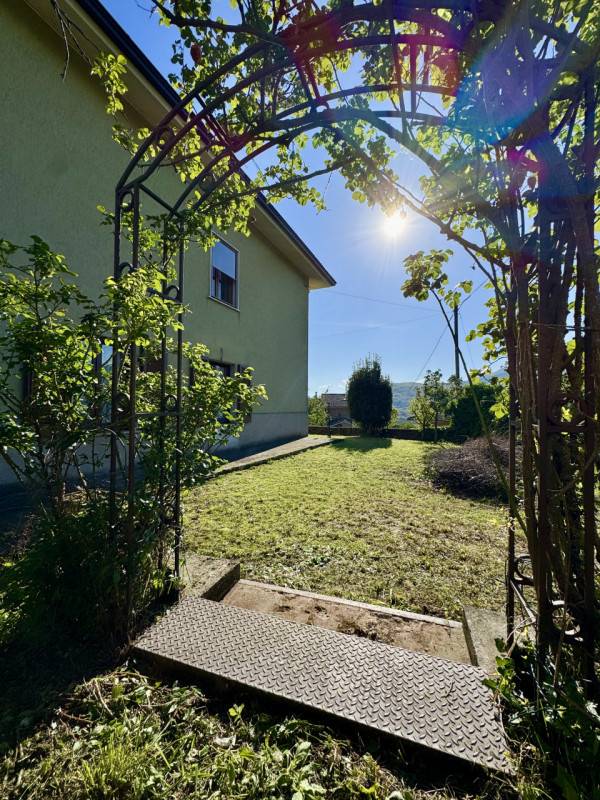 Casa Bi - Trifamiliare Varsi, Varsi