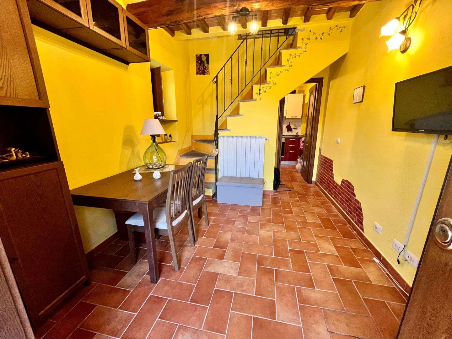 Palazzo - Stabile Segromigno in Monte LU,, Capannori