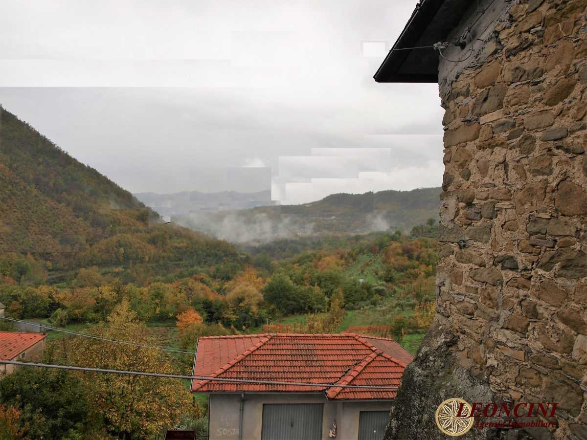 Casale via iera, Bagnone