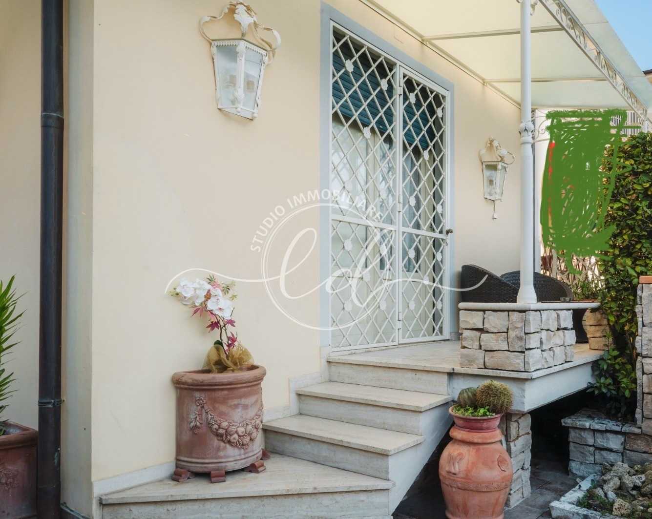 Porzione di casa via veneto, Camaiore