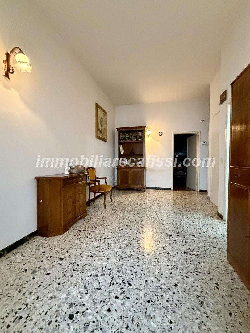 Palazzo - Stabile Via Vittorio Emanuele II,  34, Poggio a Caiano