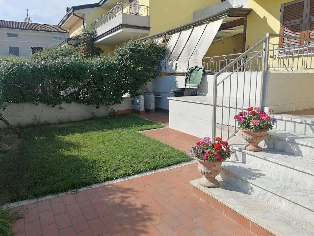 Villetta a schiera Via Cavaiola,, Carrara