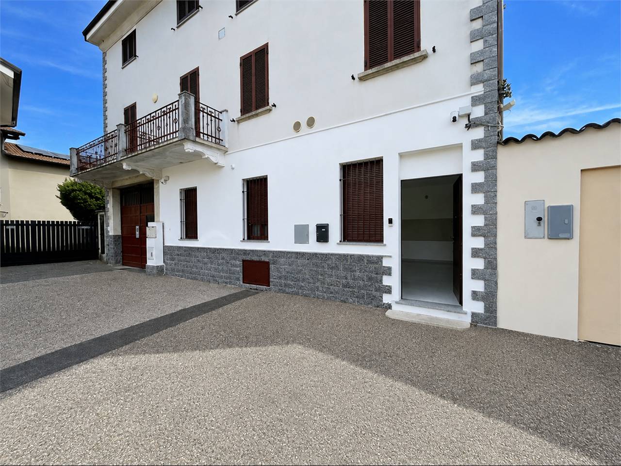 Negozio Pernate, Novara