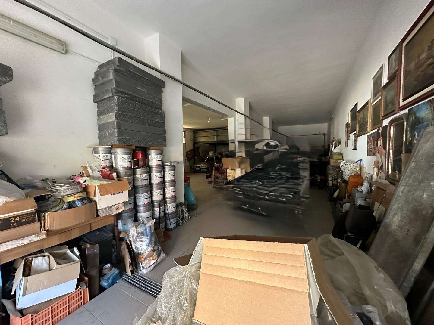 Capannone Via Tosco Romagnola,, Cascina